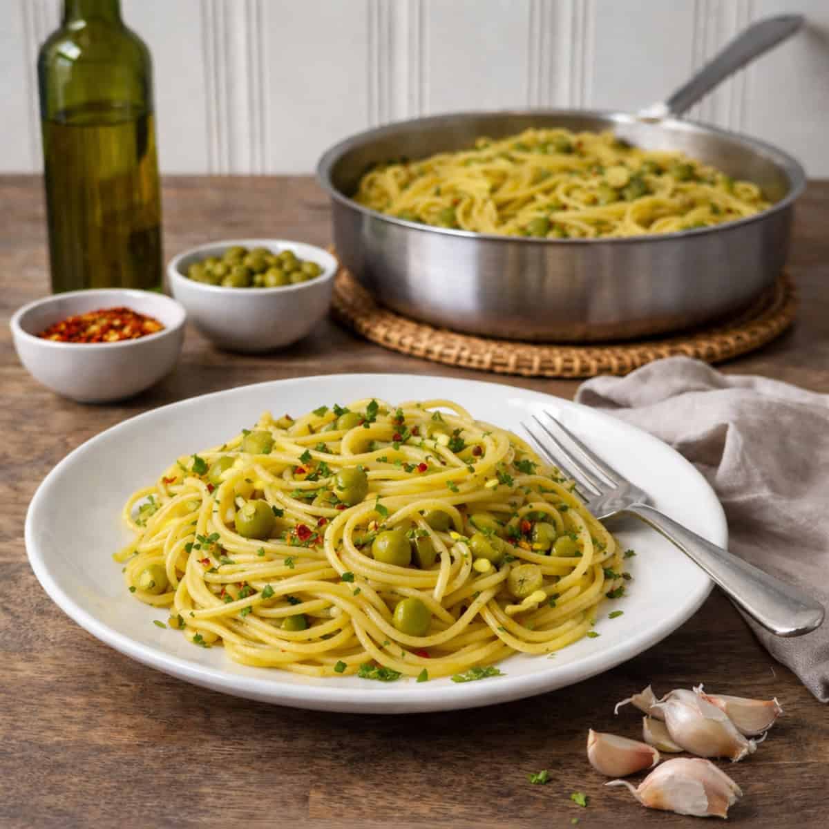 Spaghetti Aglio e Olio with Green Olives